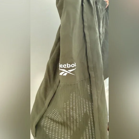 Reebok’s Olive Green Women's Shorts relaxed fit new with tags size XXL - Picture 2 of 4
